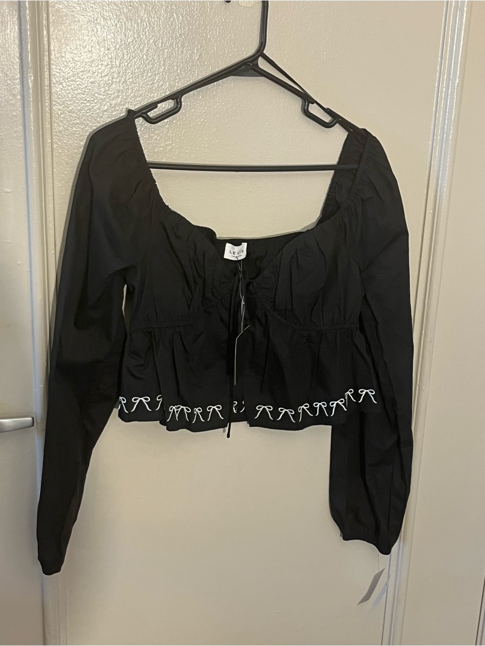 Le Lis Black Long-Sleeve boho Peasant Crop Top with Embroidered Hem